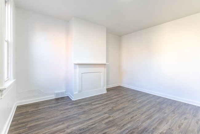 Building Photo - Available NOW - COMPLETELY RENOVATED 2 Bed...