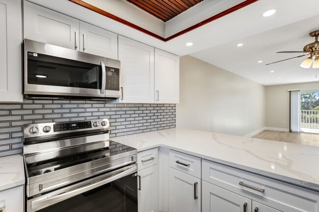 Building Photo - ** COUNTRY CLUB MANOR ** 2 BED / 2 BATH - CONDO - 55+ COMMUNITY - REMODELED - ANNUAL RENTAL