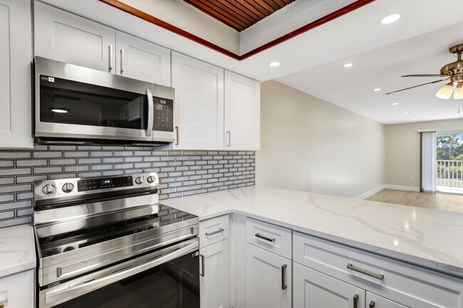 Foto del edificio - ** COUNTRY CLUB MANOR ** 2 BED / 2 BATH - CONDO - 55+ COMMUNITY - REMODELED - ANNUAL RENTAL