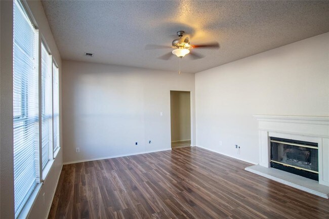 Foto del edificio - 2204 Wildwood Ln