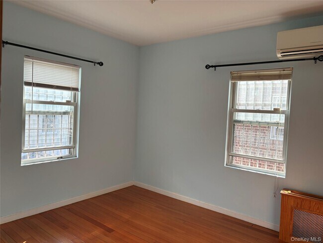Foto del edificio - 51-15 Bowne St