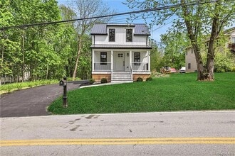Building Photo - 386 Lakeside Rd