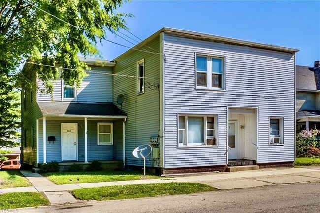 Foto del edificio - 608 Cherry Rd NE