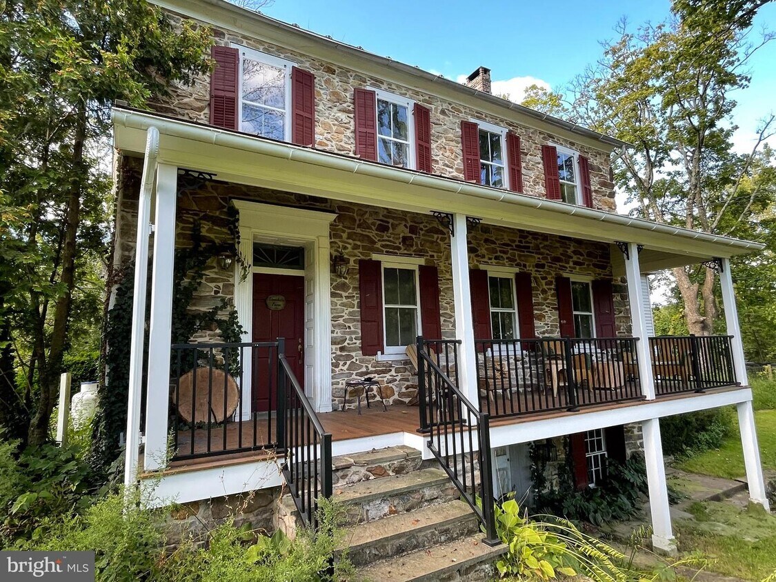 Primary Photo - 105 Limekiln Ln