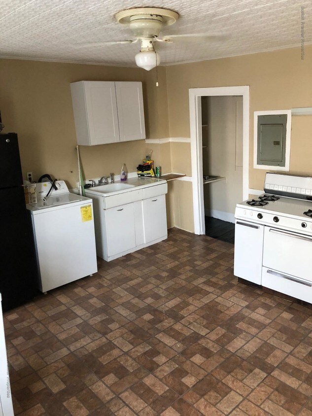 Foto principal - 562 E 3rd St
