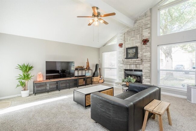 Foto del edificio - 16014 Sweet Fern St