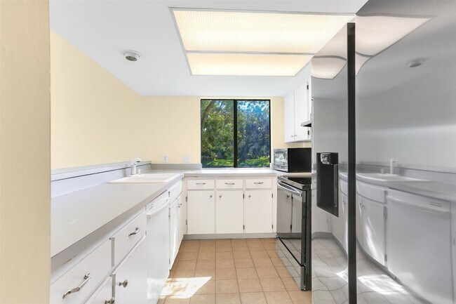 Building Photo - 2321 Latrium Cir N