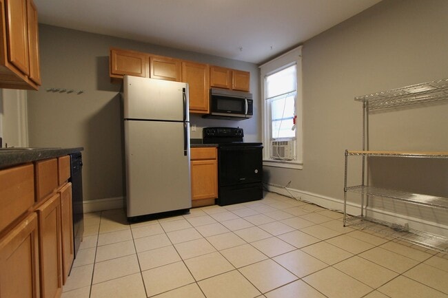 Building Photo - 624 Wendover St