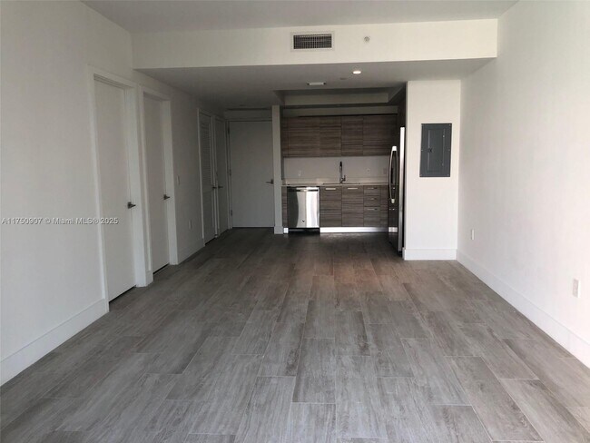 Foto del edificio - 121 NE 34th St