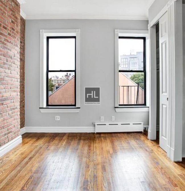 Building Photo - Mott Street