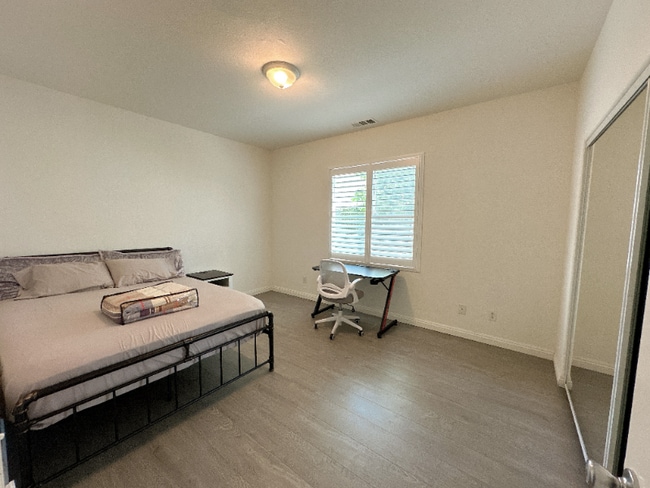 Photo - 13703 Turf Paradise St (Eastvale, CA) House