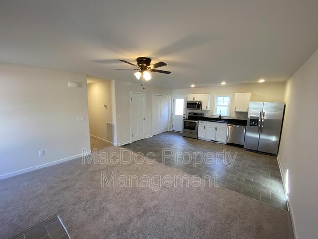 Foto del edificio - 64 Hickory Ln