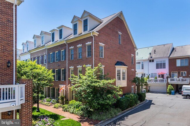 Foto del edificio - 1221 Roundhouse Ln