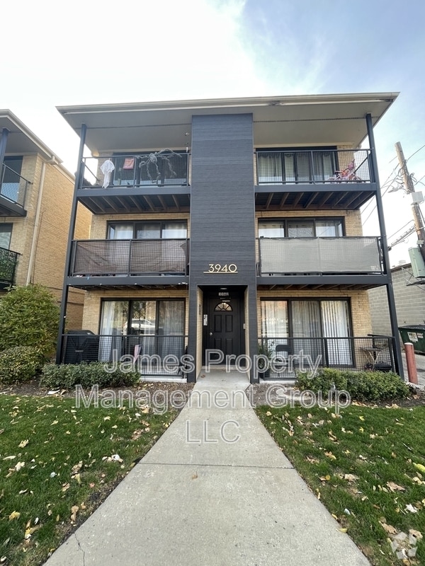 Building Photo - 3940 N Narragansett Ave