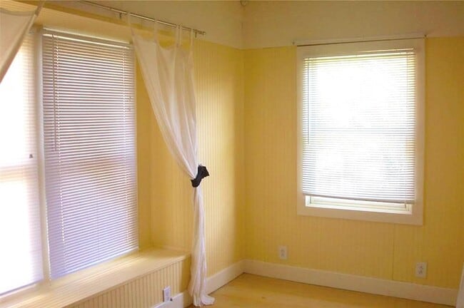 Foto del edificio - 2718 E 22nd St