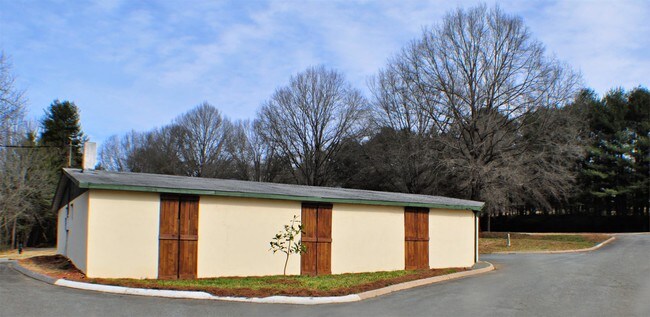Building Photo - 102 Del Ray Dr