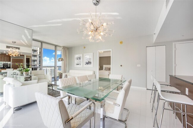 Building Photo - 495 Brickell Ave