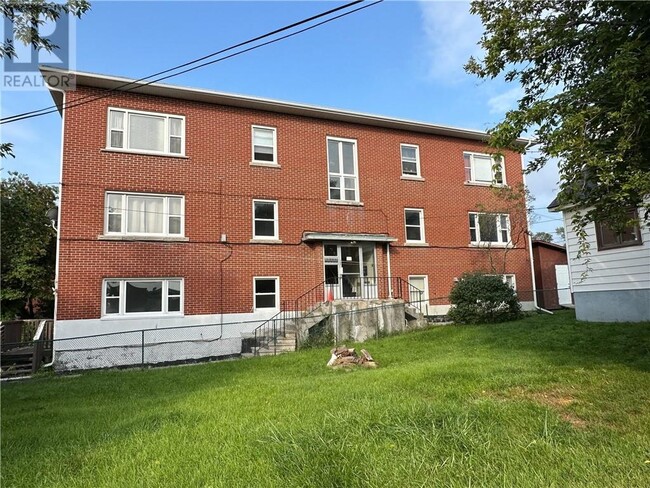 Building Photo - 481 Ontario St