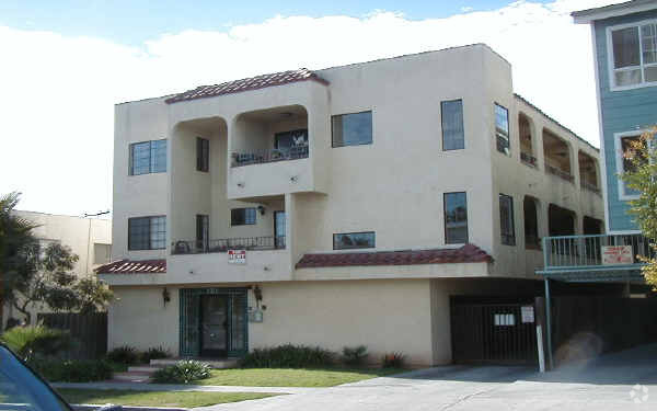 Building Photo - 1721 Coronado Ave