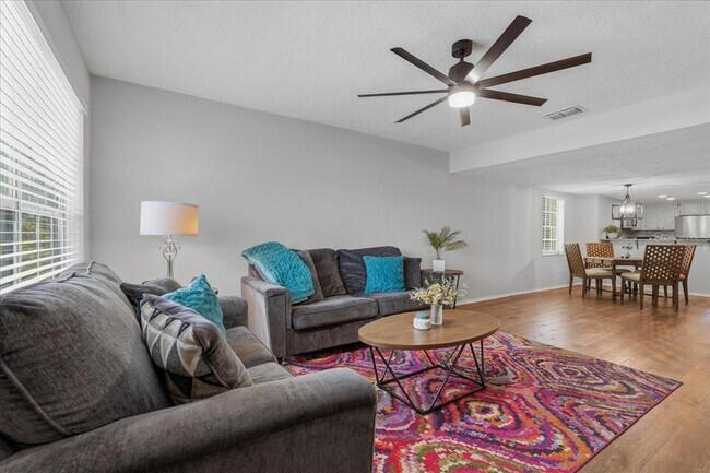 Foto del edificio - 2120 Fletchers Point Cir