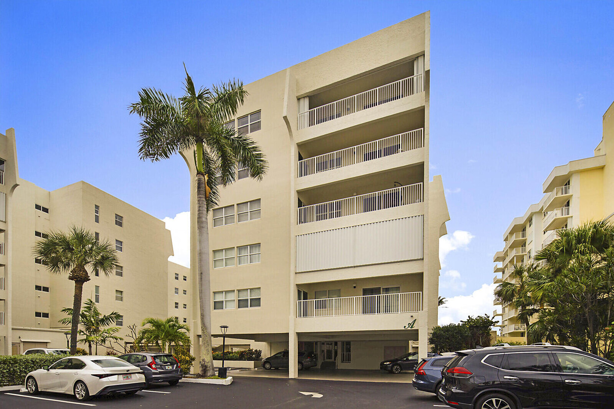 Foto principal - 3520 S Ocean Blvd