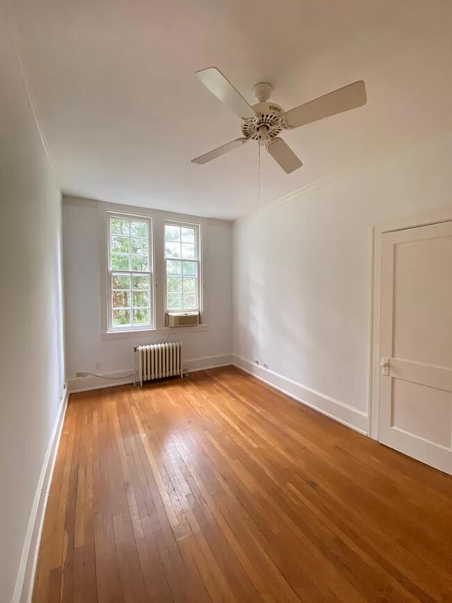 Building Photo - 3039 Macomb St NW