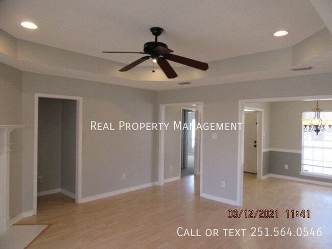 Building Photo - 3 Bedroom 2 Bath West Mobile