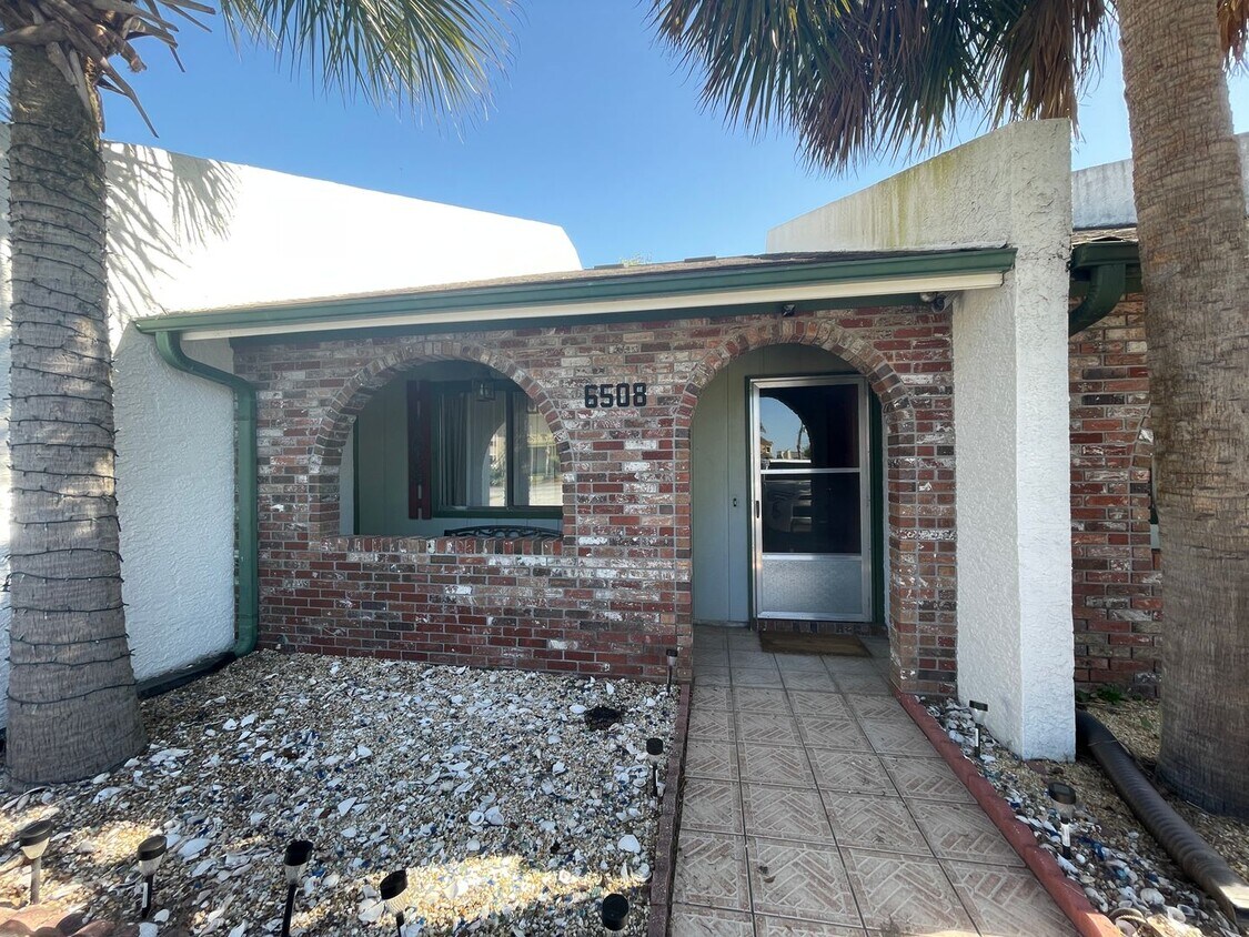 Foto principal - For Lease - Fully Furnished 2 BR | 1.5 BA ...