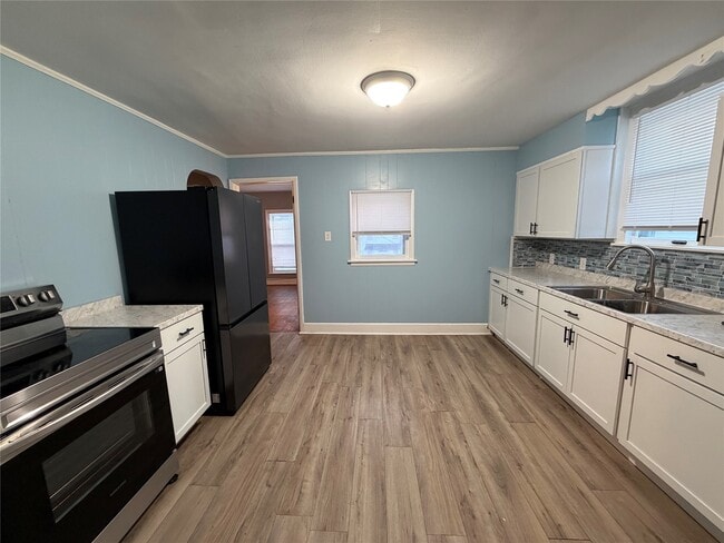 Building Photo - 190 Hawley St