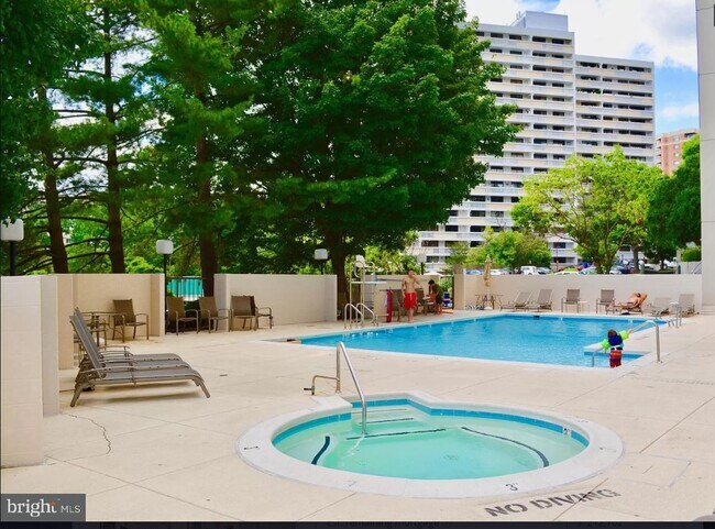 Foto del edificio - 5911 Edsall Rd