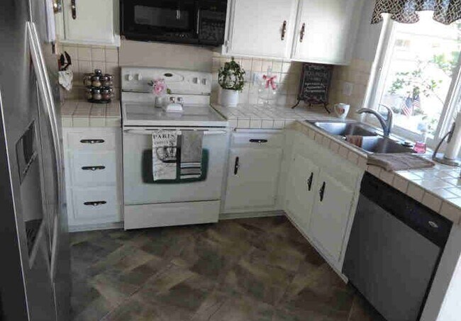 Kitchen - 12694 George Reyburn Rd
