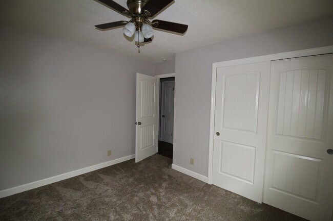 Foto del edificio - 133 Youngridge Dr