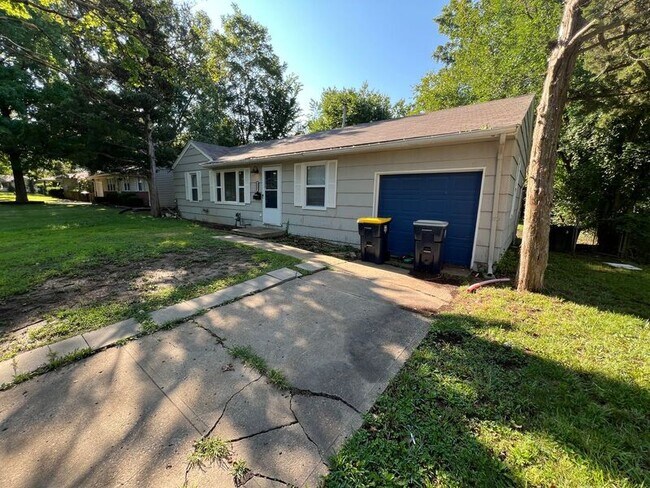 Building Photo - 6005 E 100 Terrace