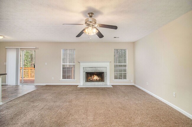 Foto del edificio - 4 Bedroom in Stonecrest