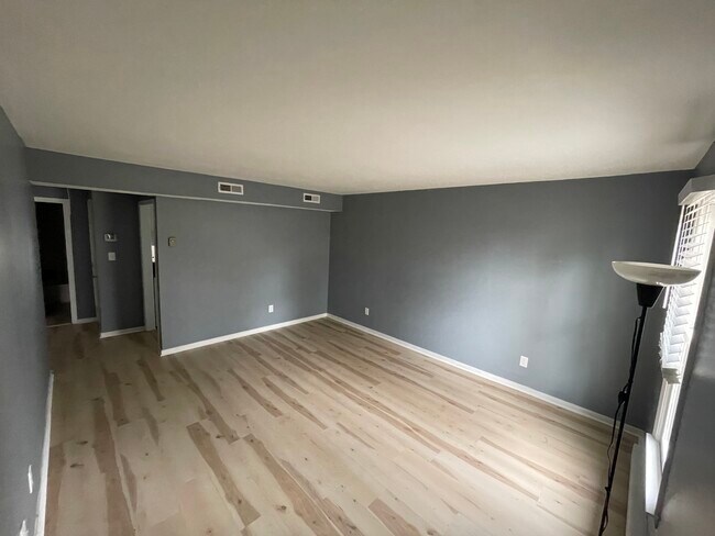 Building Photo - 219 Orange Ave