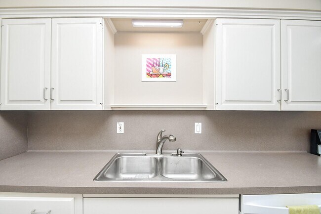 Building Photo - 6354 Del Monte Dr