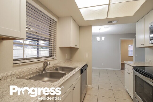 Building Photo - 1734 Oak Breeze Ave