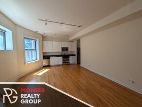 Building Photo - 4715 N Sheridan Rd