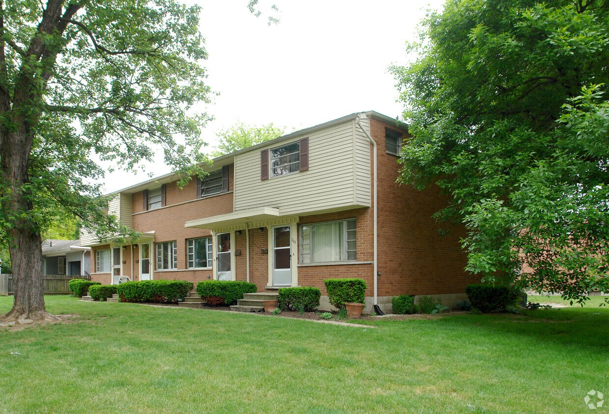 Building Photo - 203-209 Fairway Dr