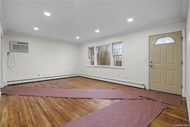 Building Photo - 158 Bower Rd