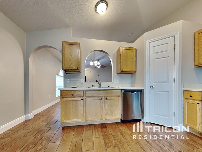 Building Photo - 13235 Waterford Castle Drive Dade City FL
