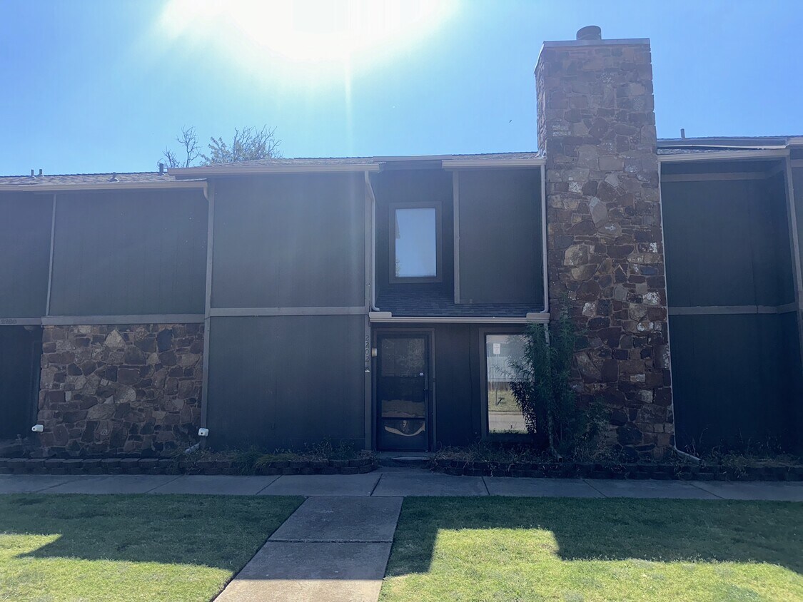 Foto principal - 2202 Shadowridge Dr