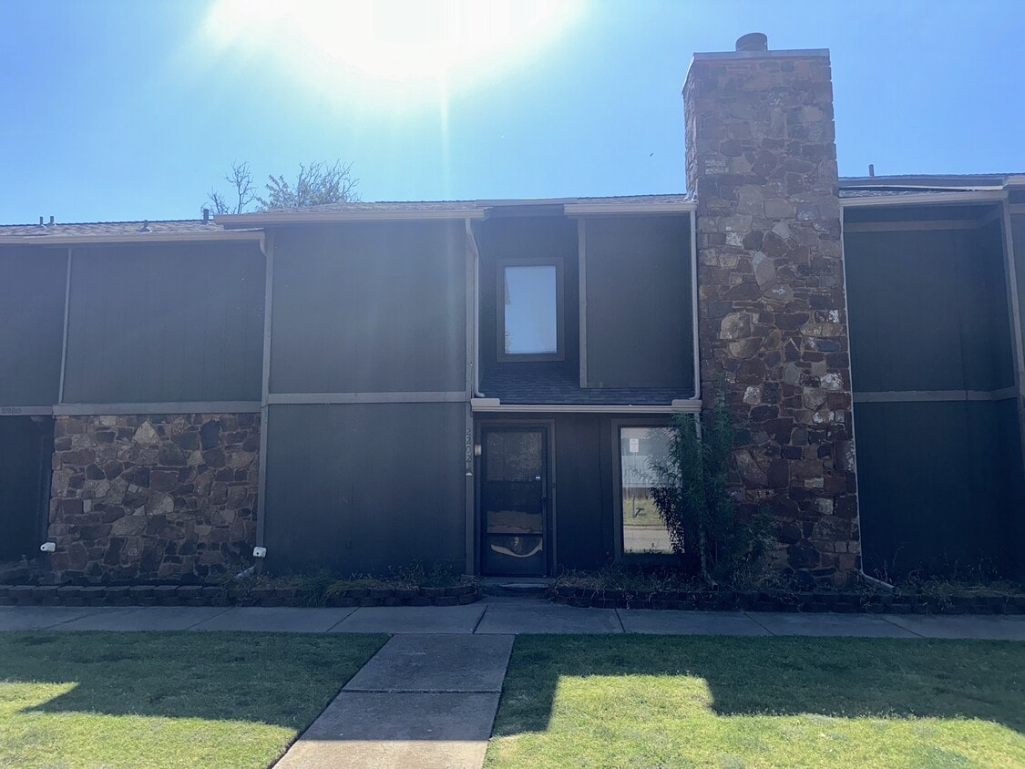 Photo - 2202 Shadowridge Dr (Oklahoma City, OK)