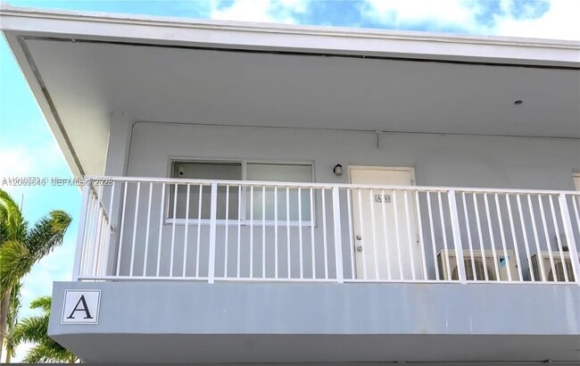Building Photo - 2170 NE 51st Ct