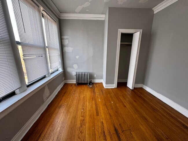 Building Photo - 7207 S Constance Ave