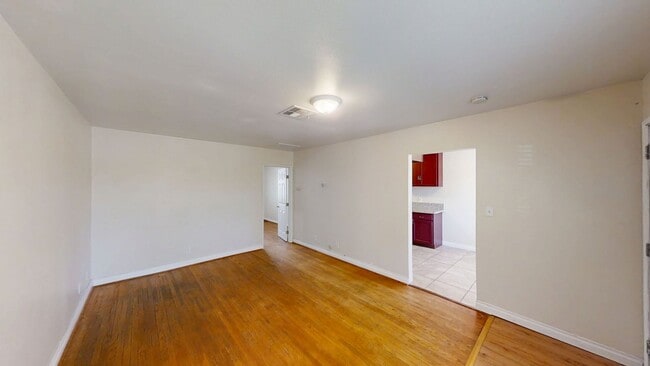 Building Photo - 560 W Ave L