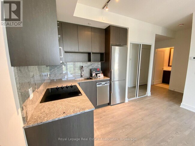 Photo du bâtiment - 7 Mabelle Ave