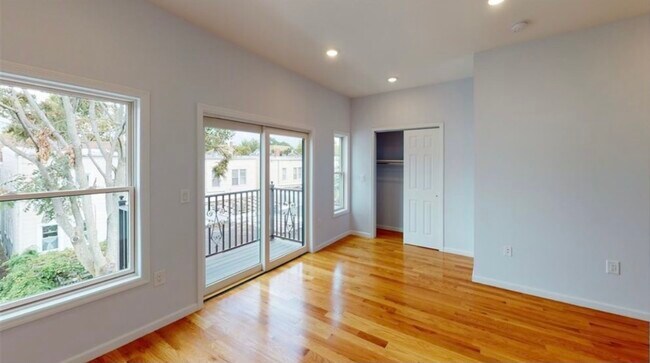 Master bedroom - 366 Armstrong Ave