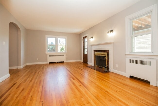 Foto del edificio - 1165 W Boylston St
