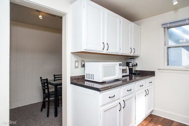 Building Photo - 2 br, 1 bath 4plex - 820 McKinley Ave